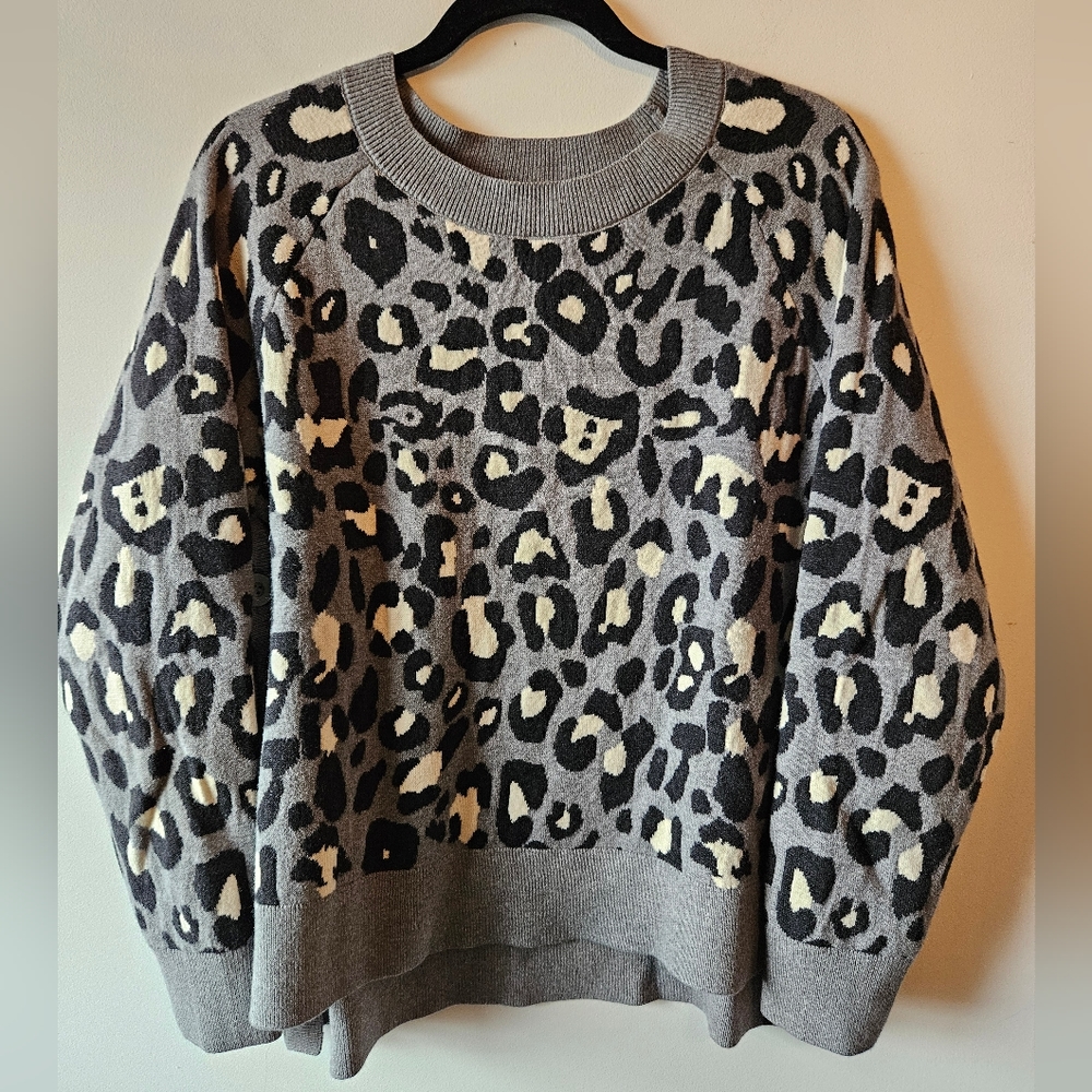 Stella & Dot Grey Leopard sweater. Size XL